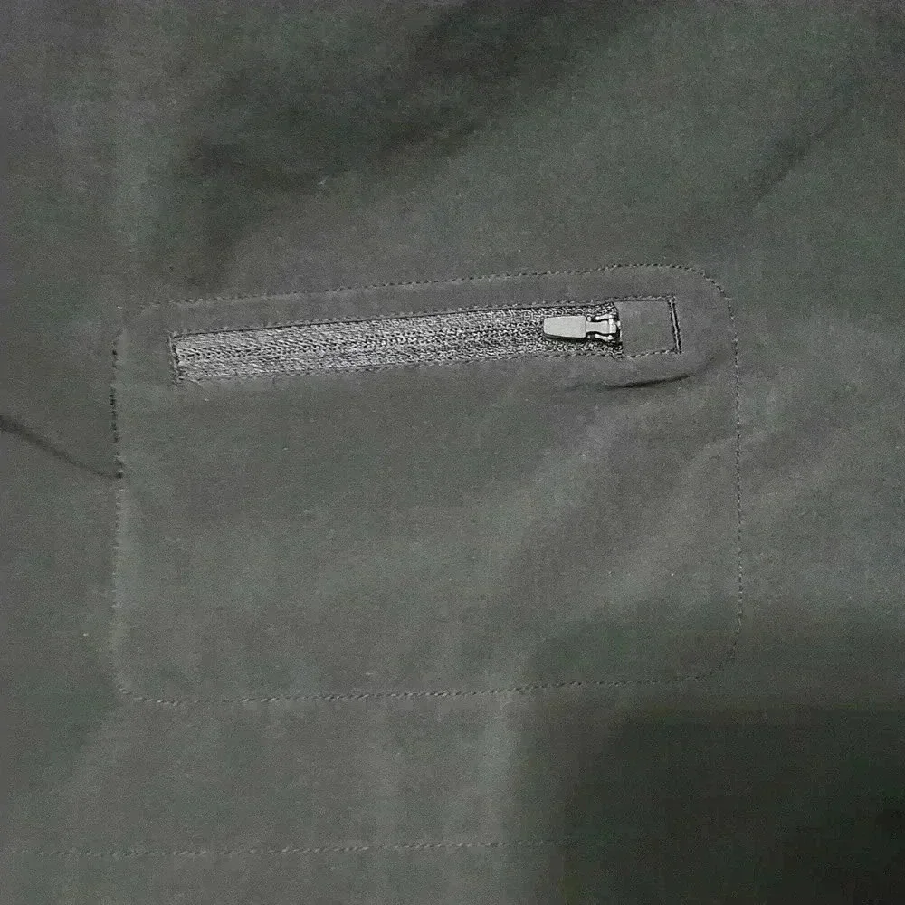 Under Armour Windbreaker - Picture 9 of 9
